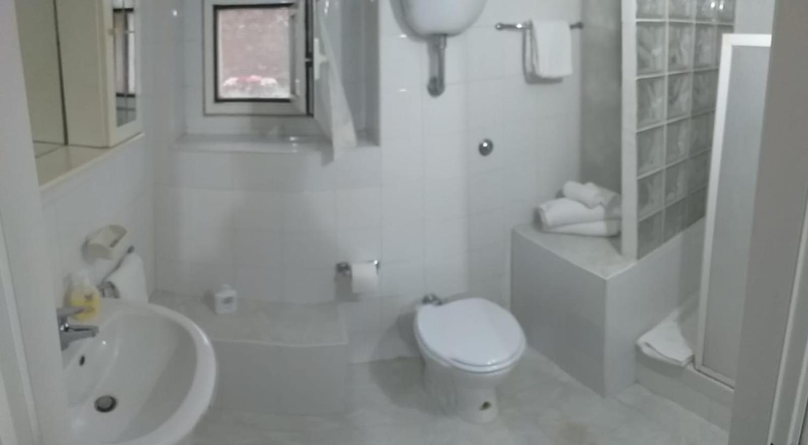 Apartament Garden Basement - Seminterrato Max 4 Ospiti - Fiumicino Vicino Aeroporto E Fiera Zewnętrze zdjęcie